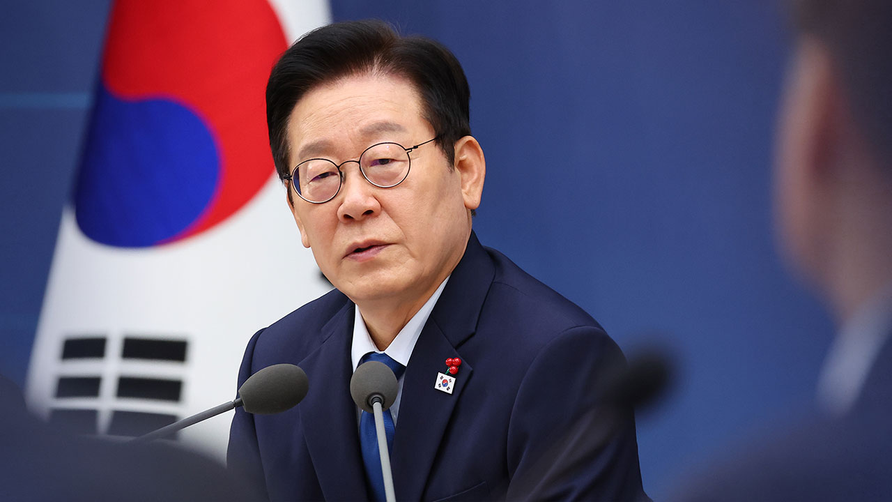 이 대통령 지지율, 53.4%로 2주 연속 소폭 하락‥"쿠팡·환율 등 영향" [리얼미터]