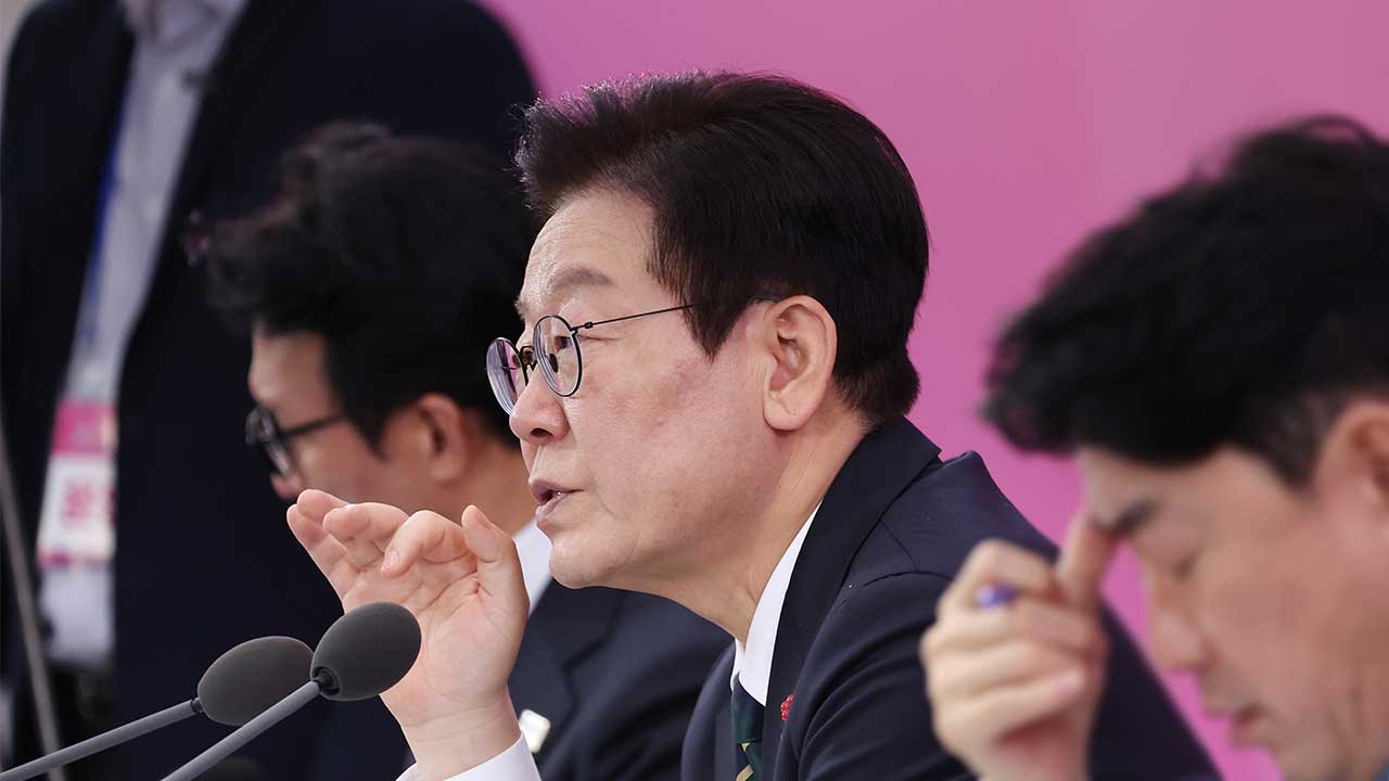 이 대통령, 中어선 불법조업에 "걸리면 큰일난다는 인식 줘야" 강력 대응 주문