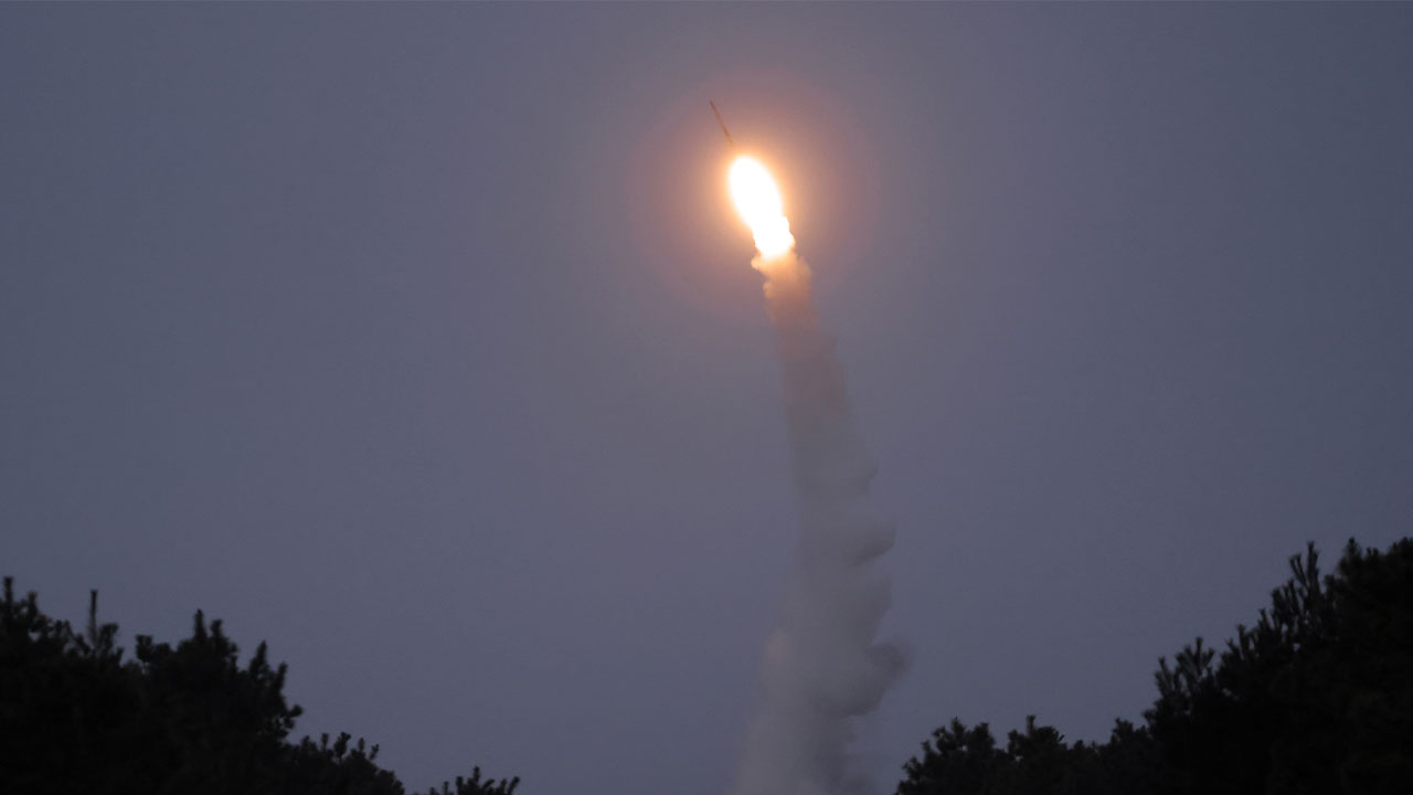 북한, 장거리순항미사일 발사‥김정은 "핵무력 무한대 발전 총력"