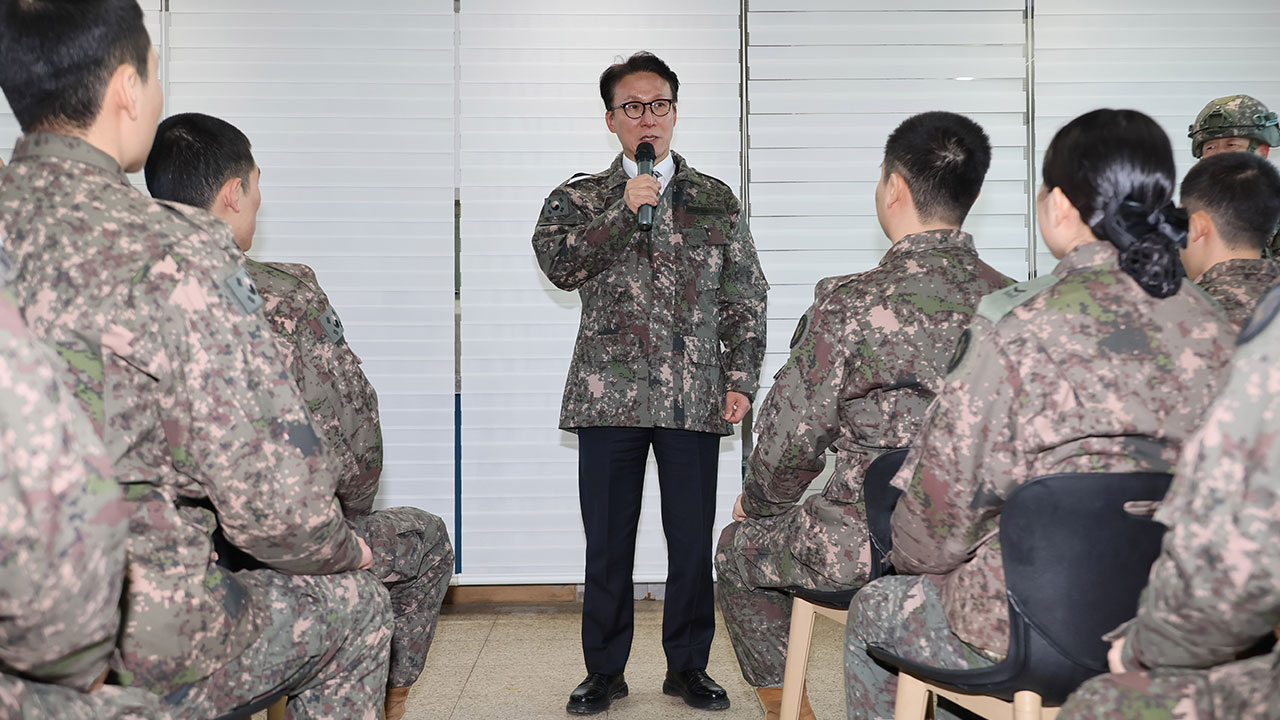 김민석 총리, 최전방 부대 격려 방문‥"여러분이 이순신이자 영웅"
