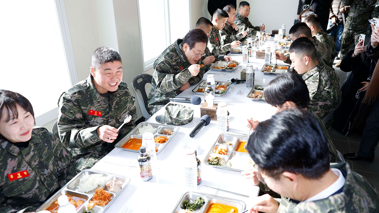 내년 예비군훈련비·장병 급식비 인상‥'민주주의 헌법' 교육 강화