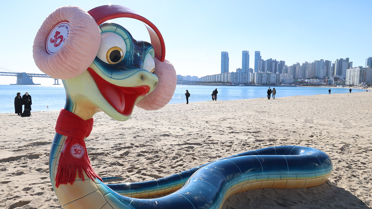 2025년 '푸른 뱀의 해' 허물 벗고 성장하는 뱀, 풍요로움·다산·지혜 상징하기도