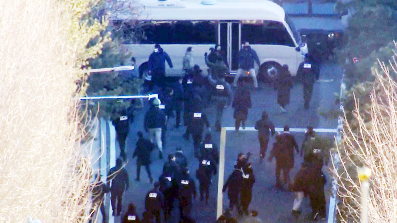 공수처, 경호처와 4시간째 尹체포 대치‥경호처장 "수색불허"