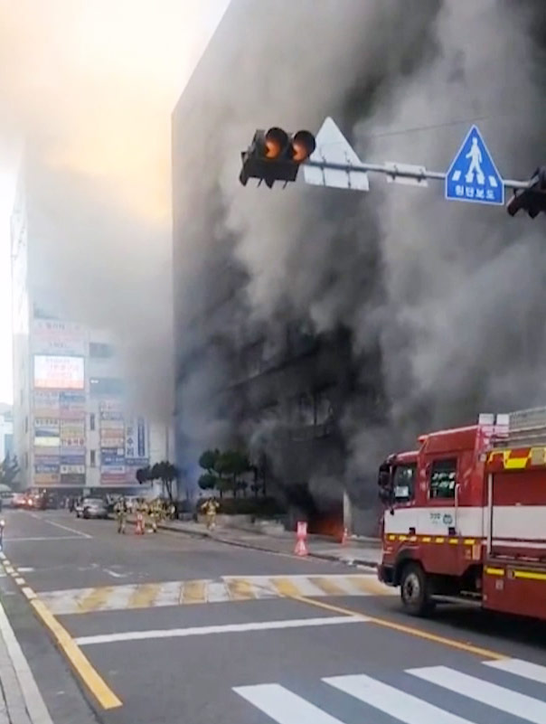 성남 상가건물 화재 진화 종료‥"35명 연기흡입"