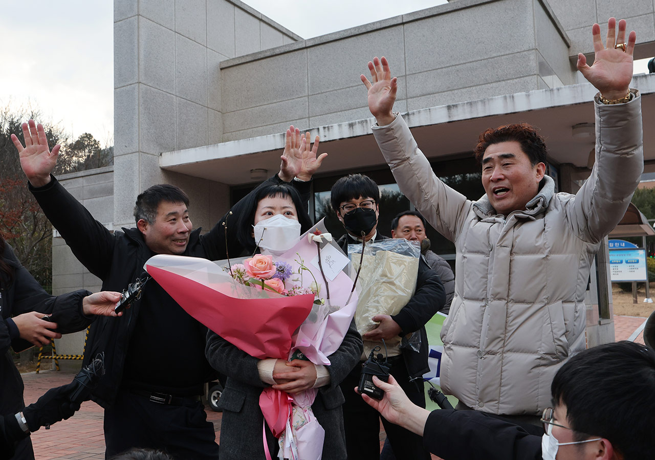 '친부 살해 혐의' 무기수 김신혜 바카라사이트 쿠폰 '무죄'