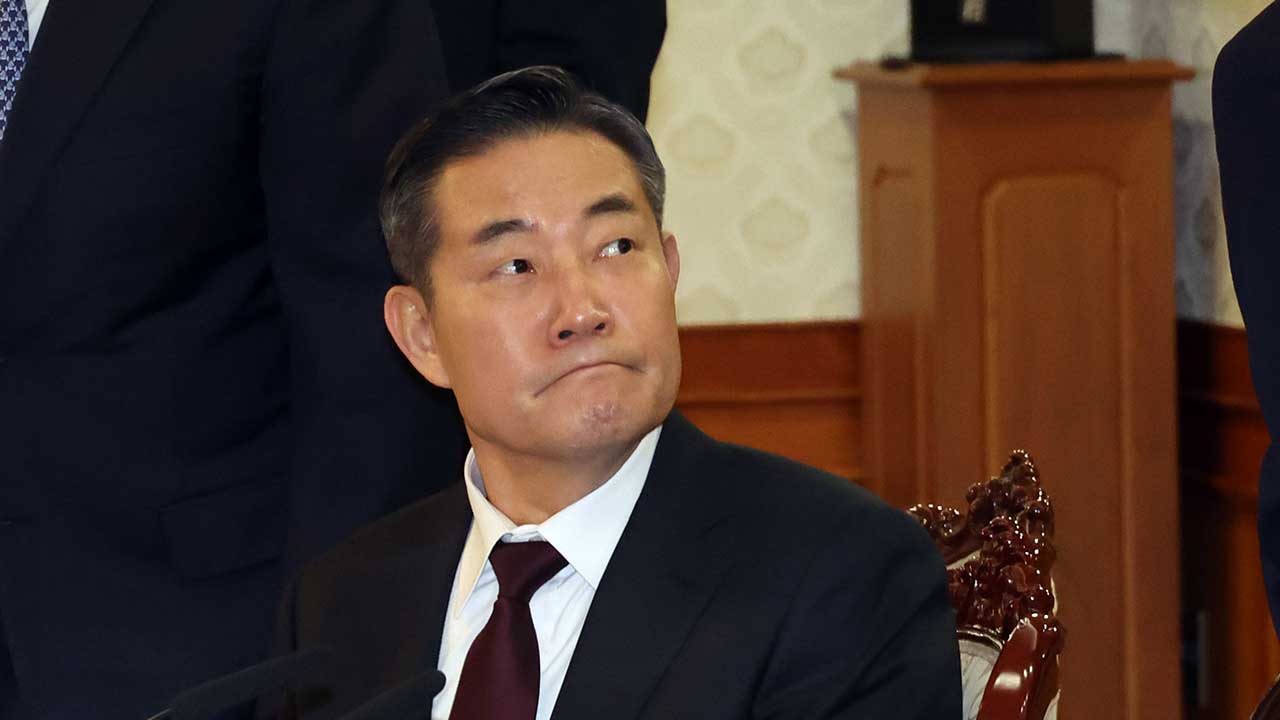 경찰, 신원식 국가안보실장 피고발인 신분으로 소환조사