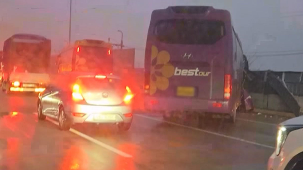 경기 고양시 서울문산고속도로서 차량 43대 추돌‥4명 병원 이송