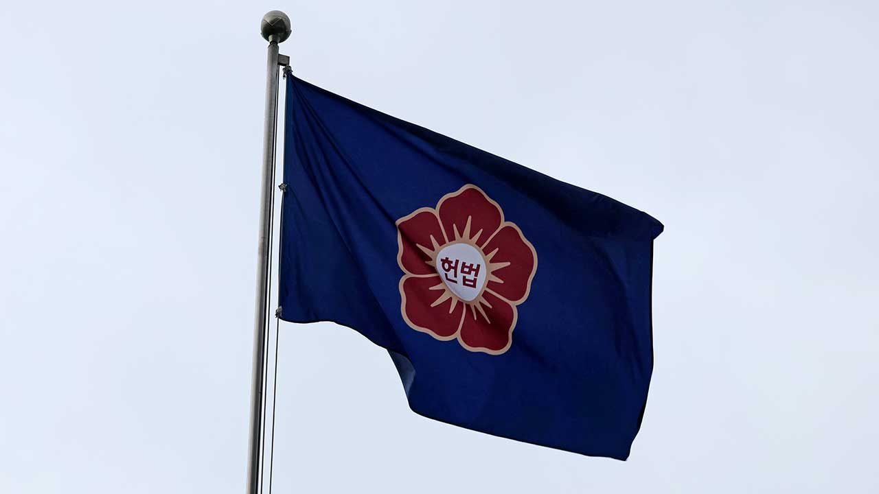 헌재 "문형배 대행, 이재명 모친상 안 가"‥권성동 주장 공개반박