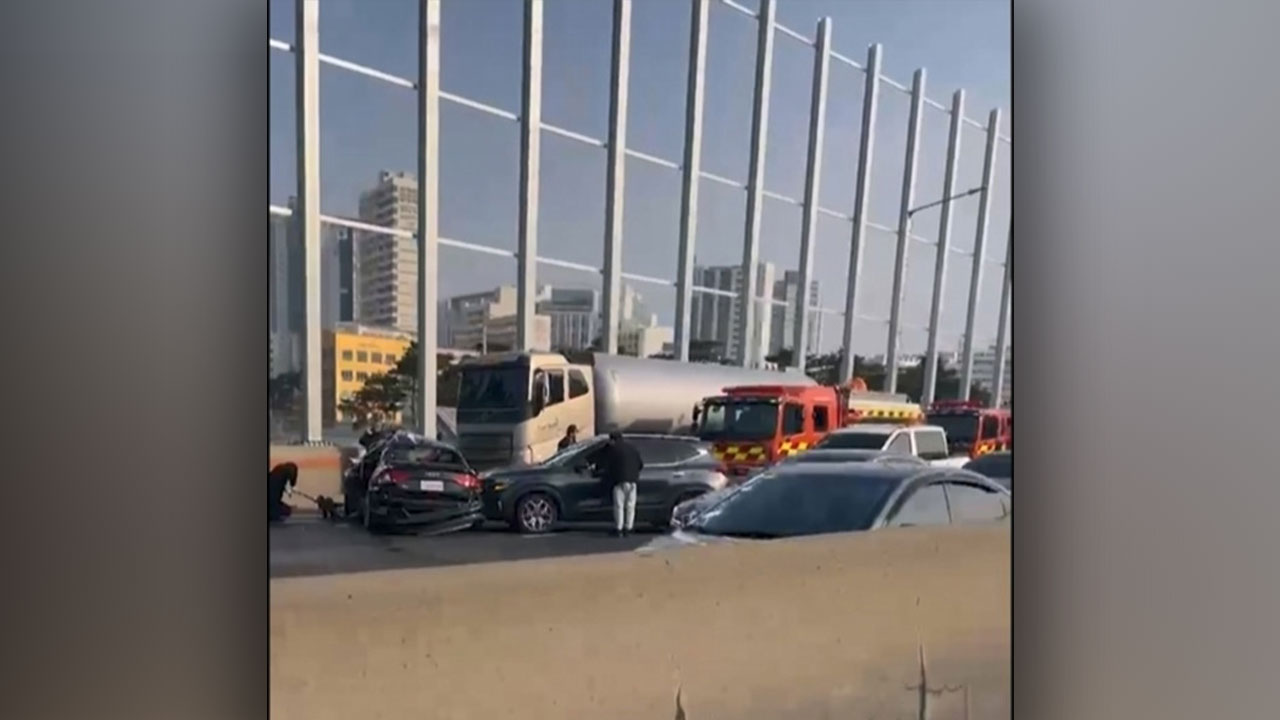 수도권 제1순환고속도로서 4중 추돌 사고‥1명 사망·3명 경상