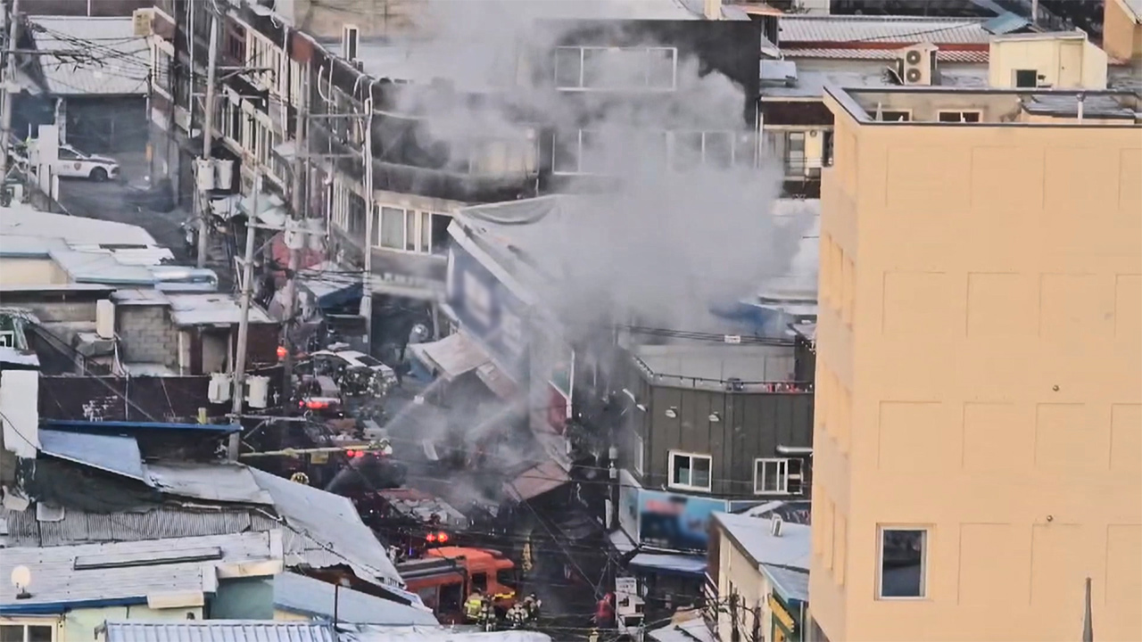 지하철 2호선 신당역 인근 화재로 열차 30분간 무정차 통과