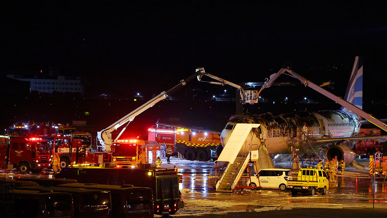 김해공항 에어부산 항공기 화재 여파로 항공편 2편 지연 출발