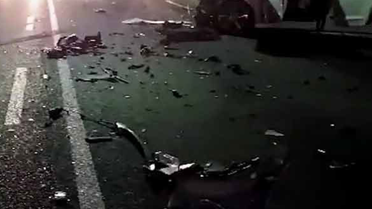 순천완주고속도로 서면1터널에서 승합차 전도‥2명 경상