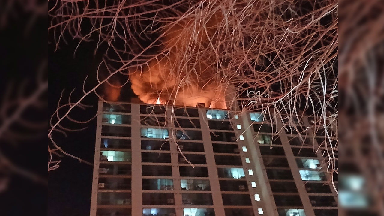 경북 칠곡군 아파트 옥상에서 불‥인명 피해 없어