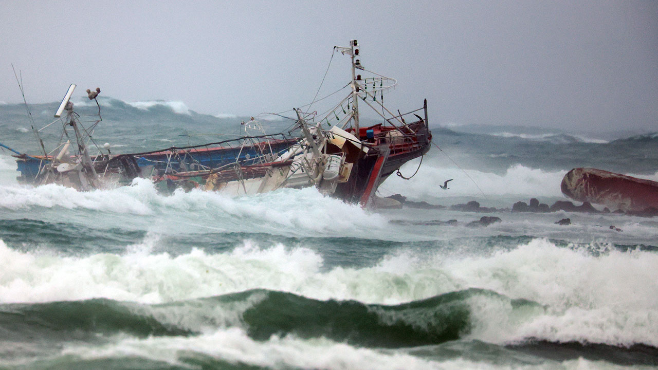 제주도 앞바다에서 어선 2척 좌초‥2명 사망·2명 실종