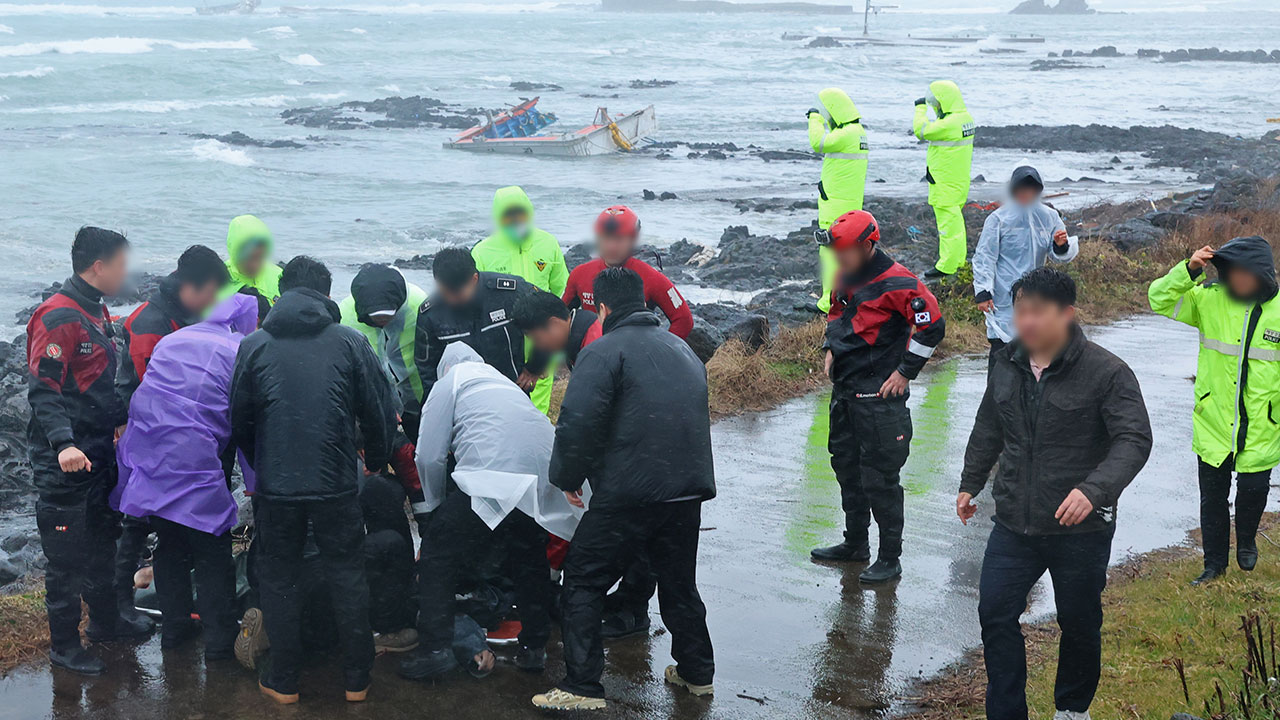 제주도 앞바다에서 어선 2척 좌초‥2명 사망·2명 실종