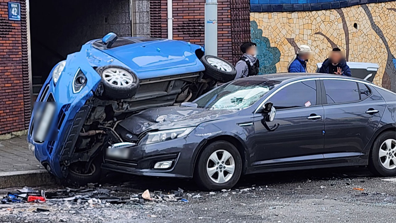 부산 해운대구 반송동서 버스-승용차 추돌 사고‥2명 경상