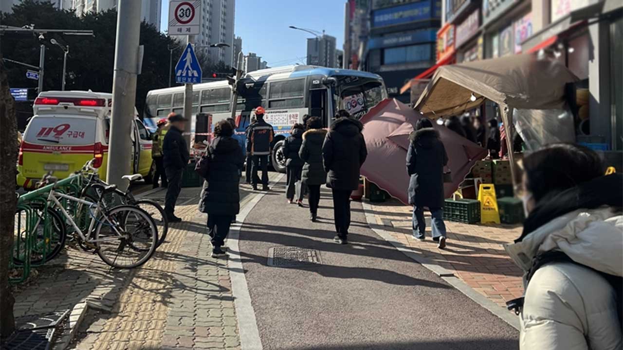 경기 고양에서 광역버스 인도로 돌진승객 3명 부상