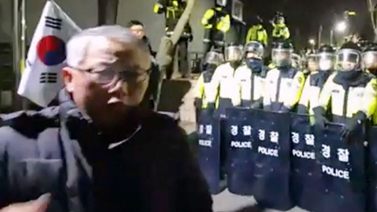 서부지법 폭동 개입 사랑제일교회 특임전도사 체포‥'녹색점퍼남' 구속 기로