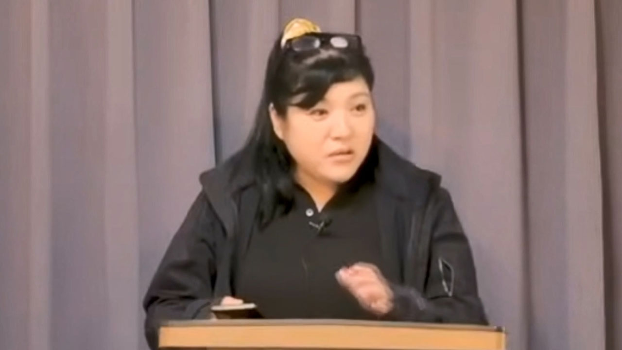 경찰, 서부지법 불법 침입한 유튜버 '김사랑 시인' 구속영장 신청