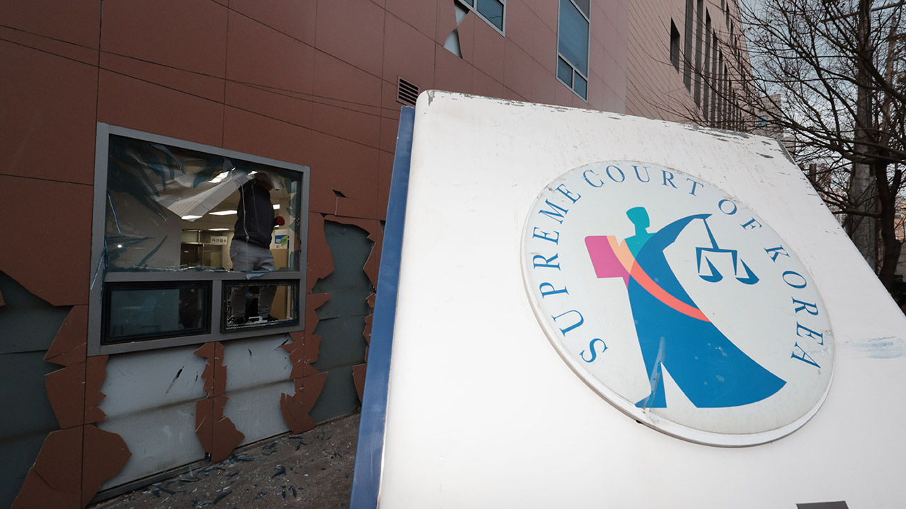 '서부지법 폭동' 검은 복면 남성 추가 체포‥구속영장 신청 