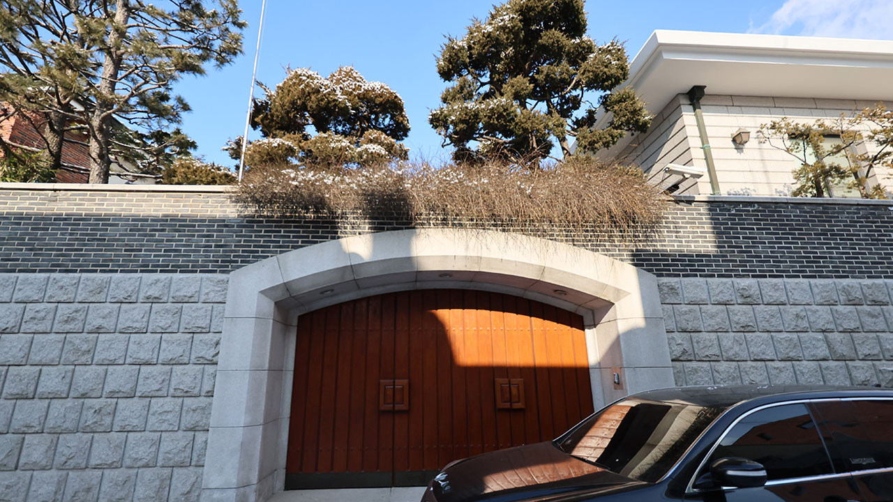 법원, 고 전두환 관련 연희동 자택 명의변경 소송 각하‥"추징금 채권 소멸"