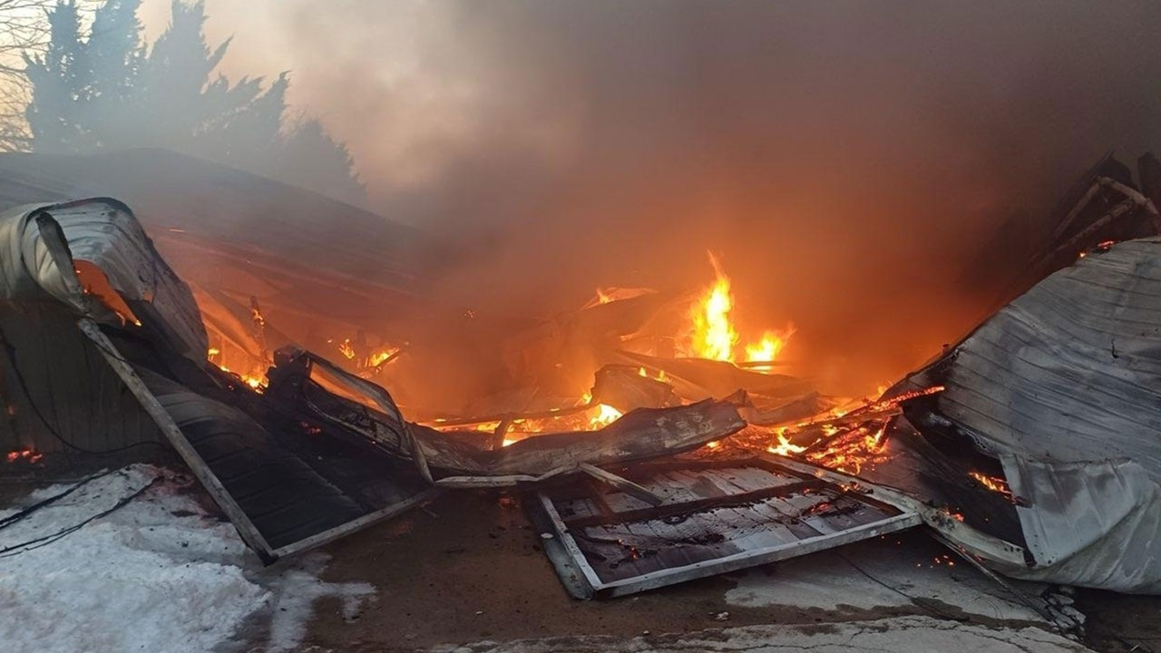 충북 진천 양계장서 불‥닭 1만 5천마리 폐사