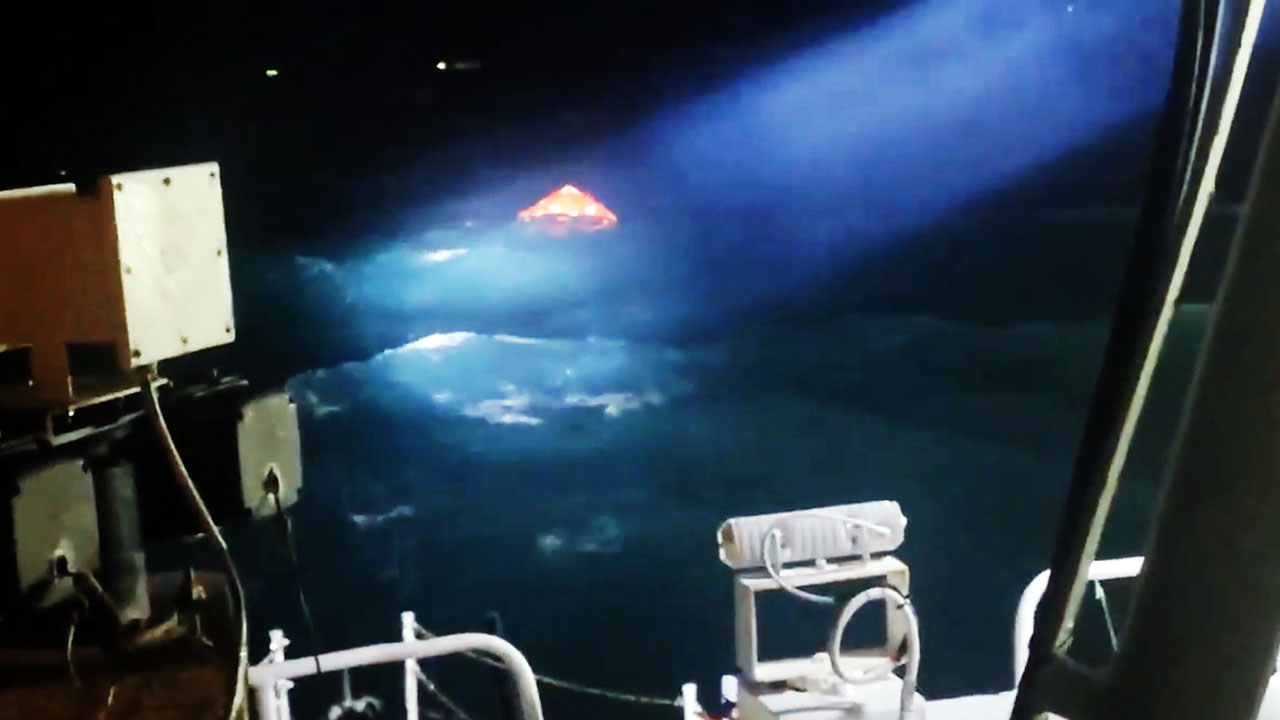 전남 여수 거문도 해상서 대형 어선 전복‥3명 사망