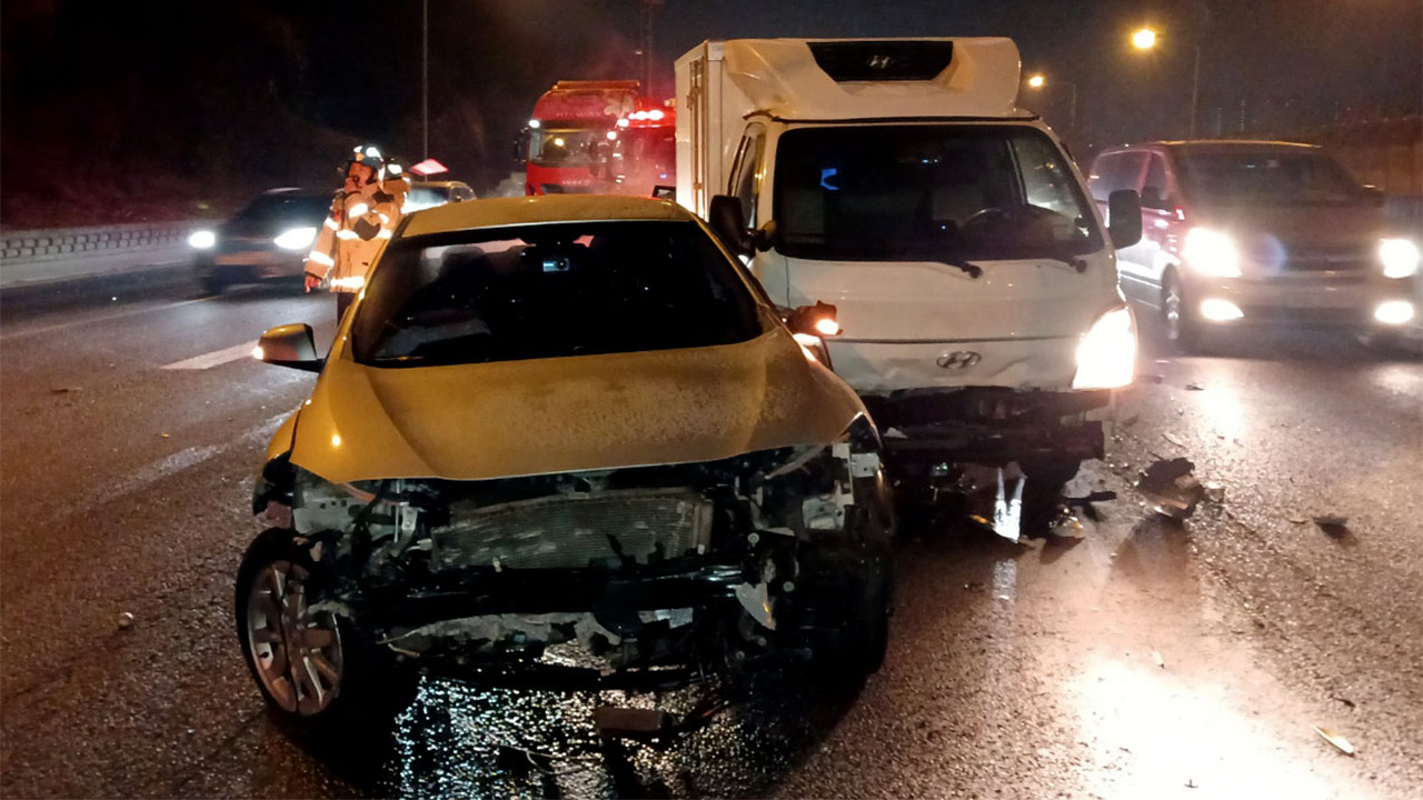 인천 남동구 제2경인고속도로서 차량 6대 충돌‥5명 부상