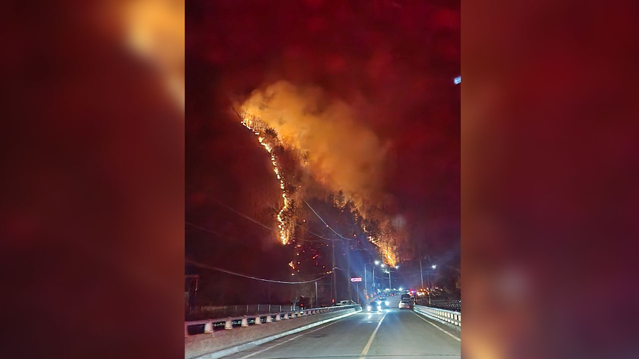 정선 여량면 야산서 산불‥일출 시 헬기 투입 예정