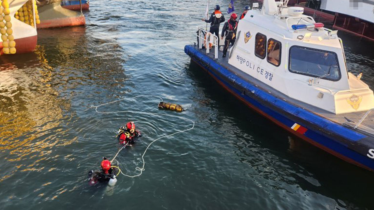 목포 동명항 인근 해역에 차량 추락‥의식불명 40대 여성 구조