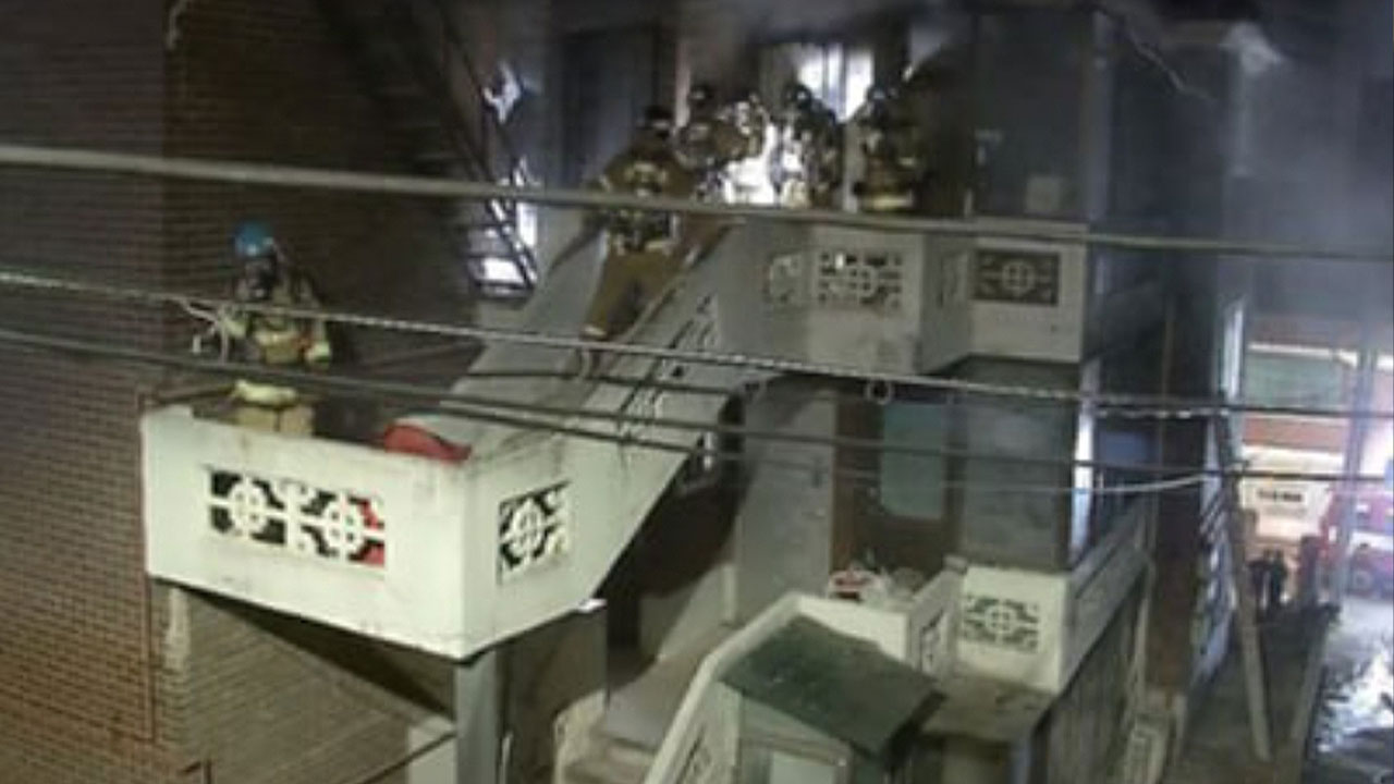 수원 다세대주택 화재‥20대 1명 사망·1명 부상