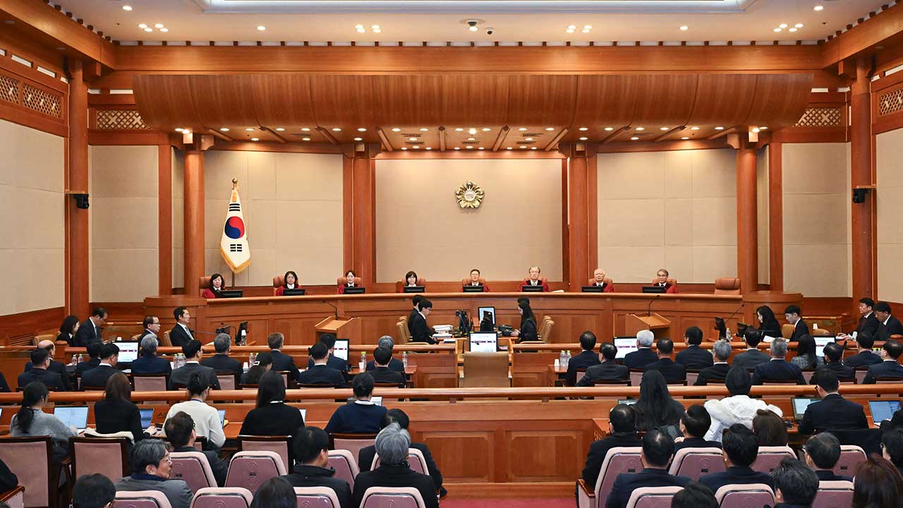 국회 측 "광인에게 다시 운전대 못 맡겨‥尹 파면해야"‥최후 공세