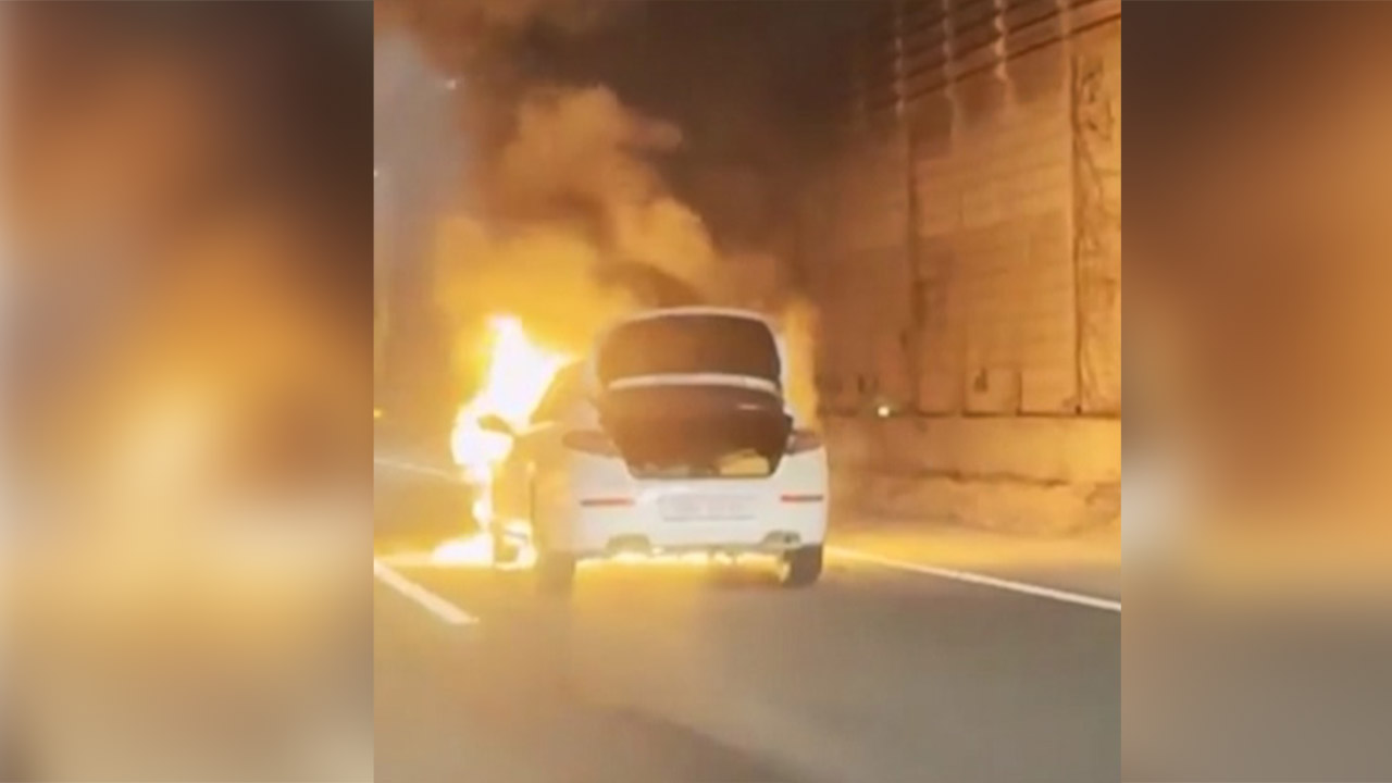 영동고속도로서 승용차 2대 추돌해 화재‥4명 경상