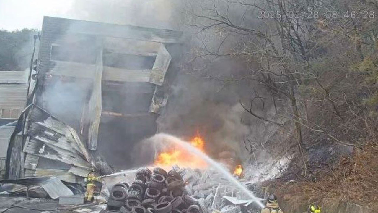 화성 폐차장서 불‥직접 불 끄려던 남성 등 2명 경상