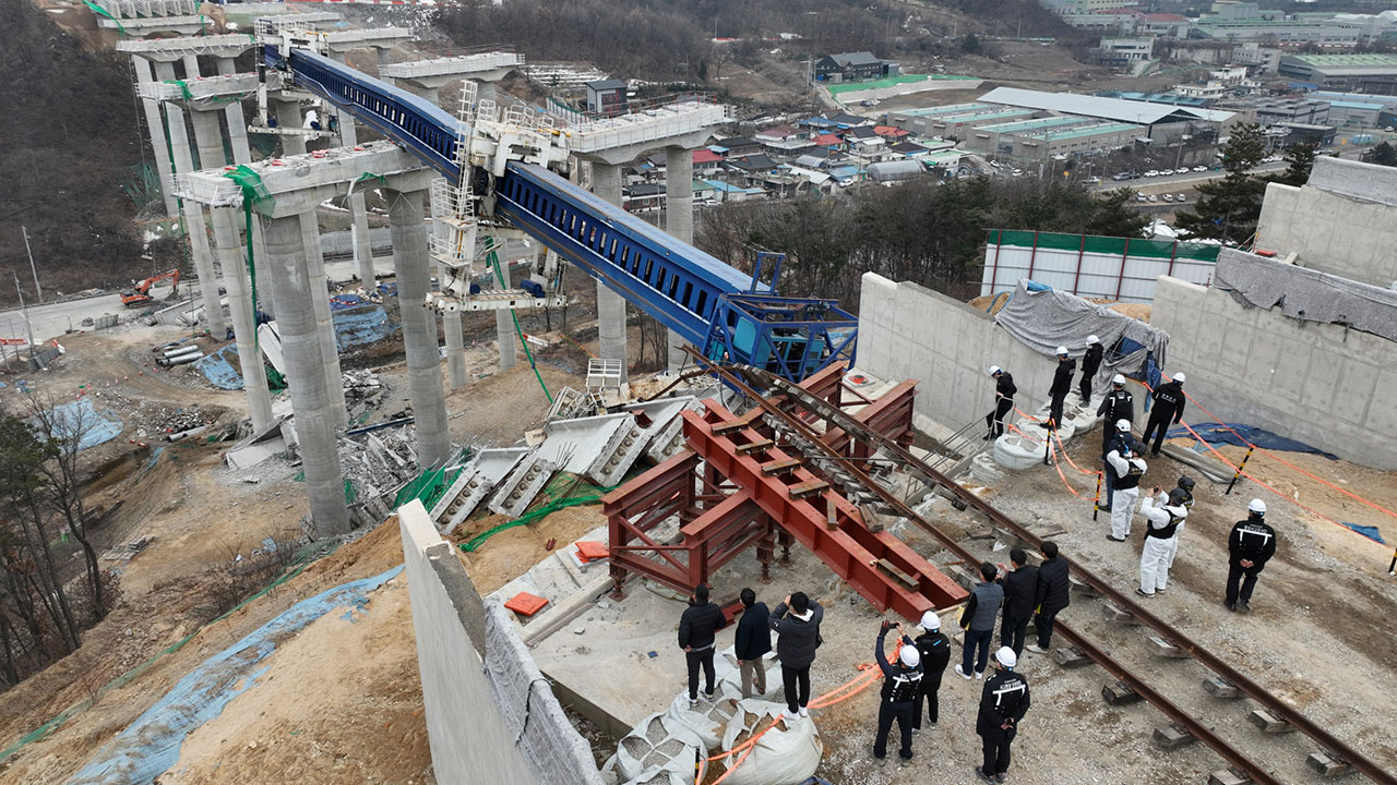 '안성 교량 붕괴' 현장에 드론 투입 "교각 상부 정밀 분석"