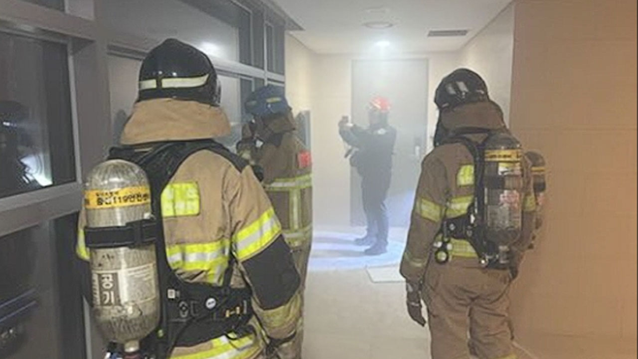 경기 일산 탄현동 50층 아파트 5층서 불‥주민 40여 명 대피