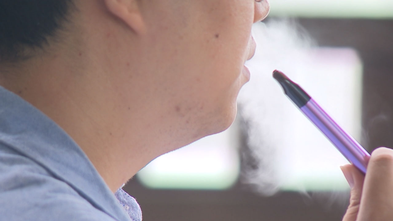 주점에서 전자담배 말리자 폭행하고 끓는 냄비 던져‥경찰 추적 중