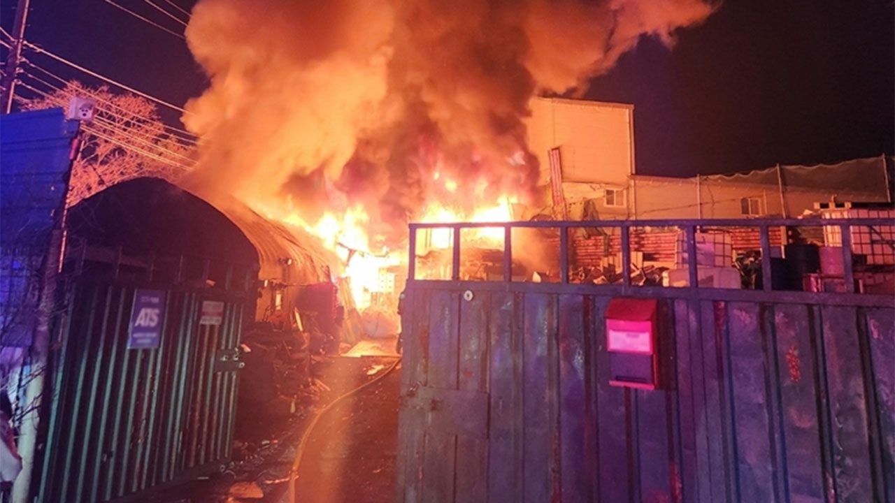 경기 포천 고물상 불‥1시간 만에 진화