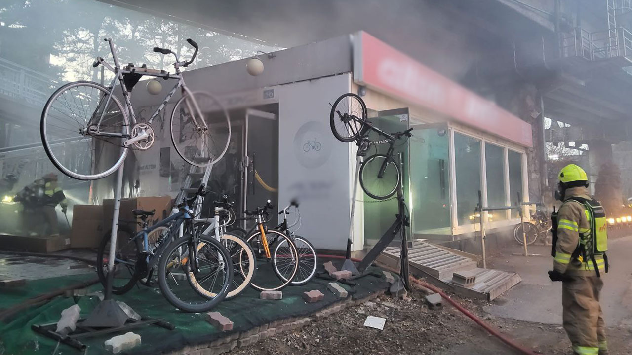 용인 죽전역 인근 자전거 판매점 창고서 불‥1명 연기흡입