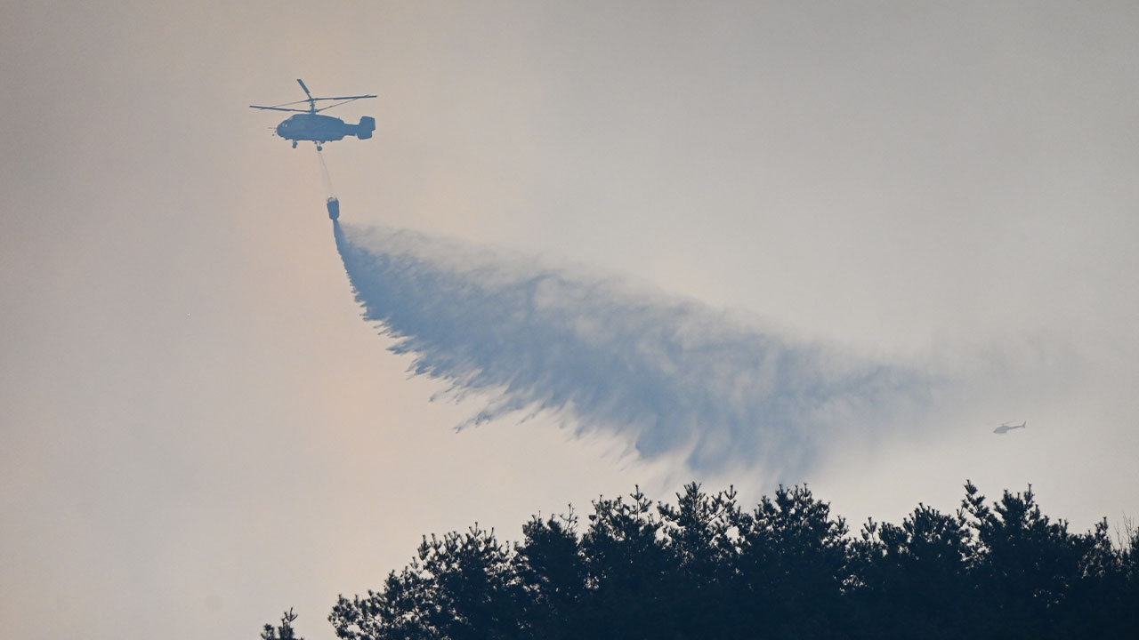 산청 산불 근처 8개 마을에 추가 대피령‥진화율 65%로 떨어져
