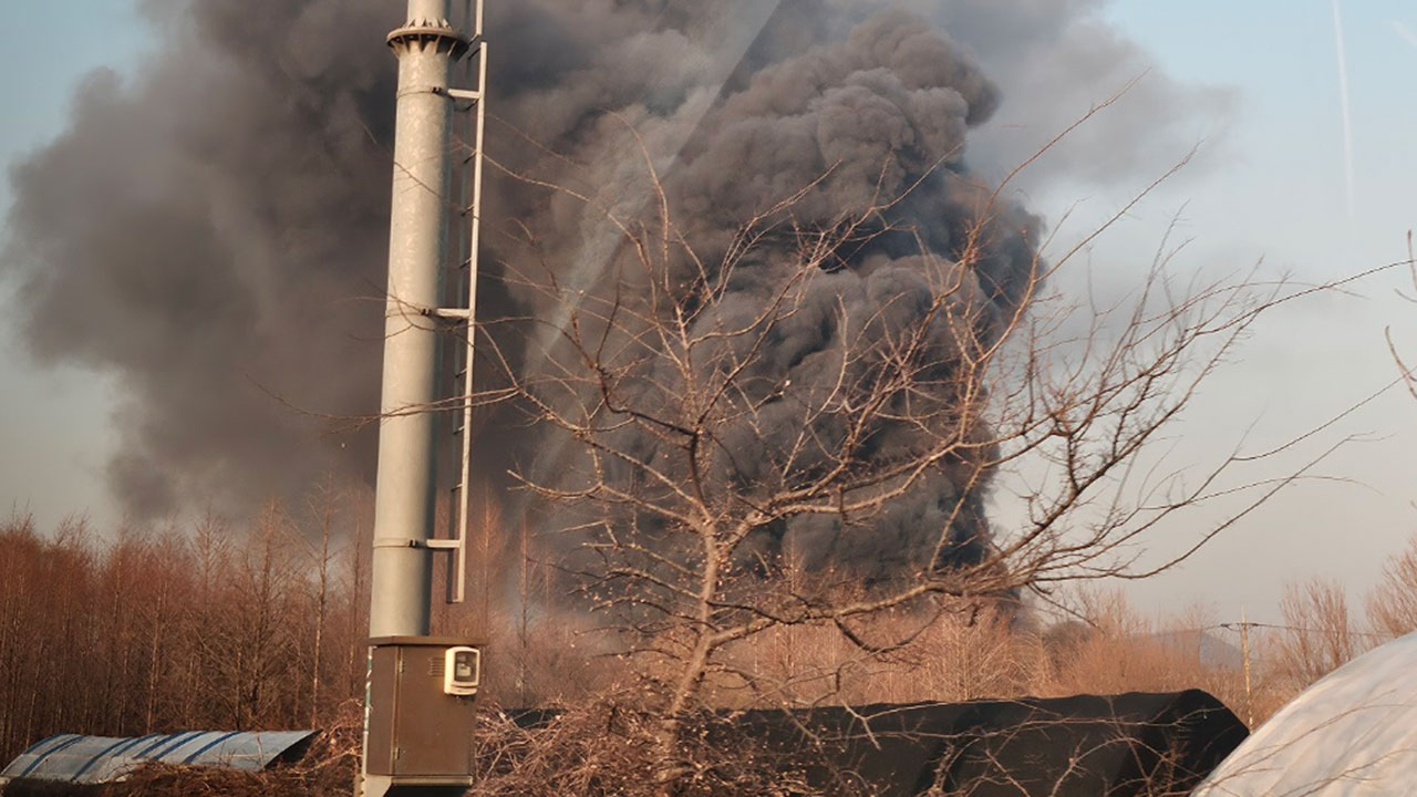 경기 과천시 화훼용 비닐하우스에서 불‥5시간 만에 진화