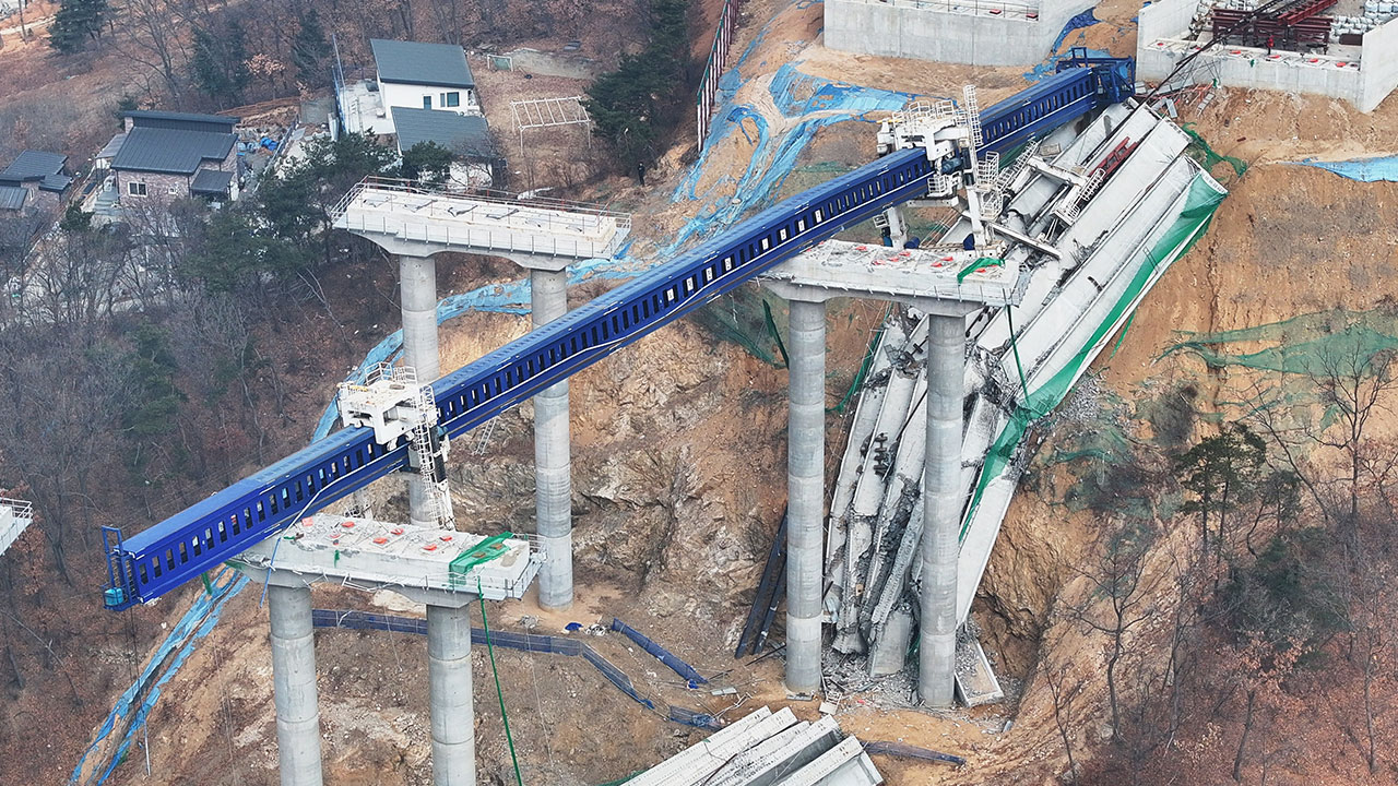 경찰, 안성 고속도로 건설현장 붕괴 사고 시공사 관계자 2명 추가 입건