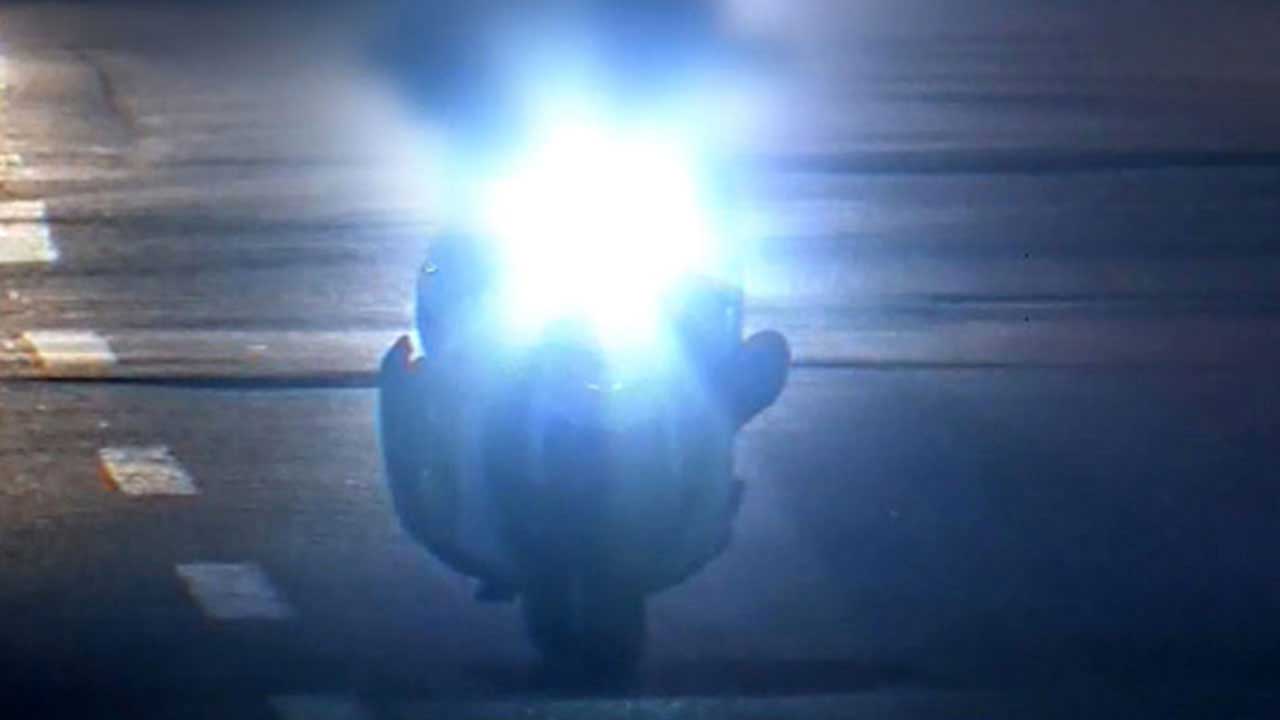 [단독] 신호위반 오토바이, 경찰 암행차에 걸리자 2km 도주‥잡고보니 '면허정지'