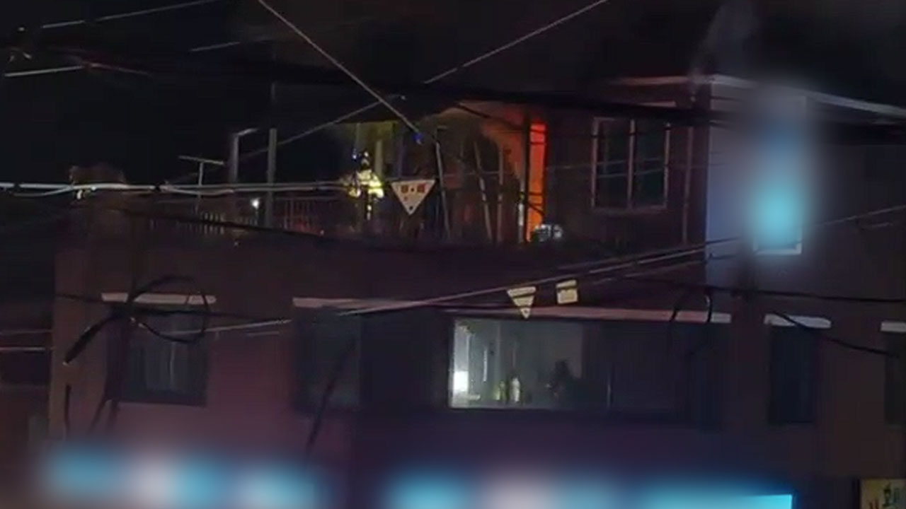 강원 삼척에서 주상복합 건물 화재‥주민 1명 화상