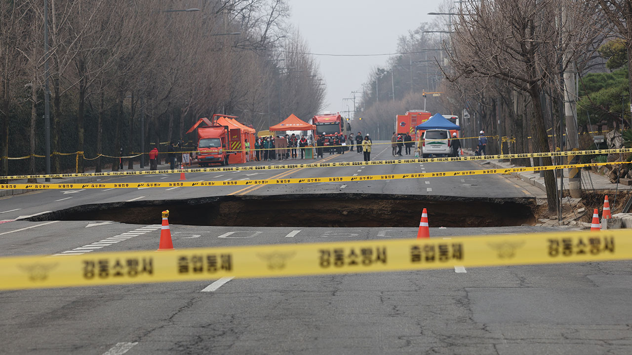 서울 명일동 대형 싱크홀에 인근 초중고 4곳 '안전우려' 휴업