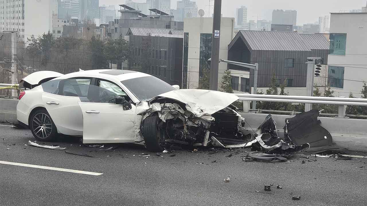 음주운전 20대 남성, 중앙선 넘어 SUV 차량과 충돌