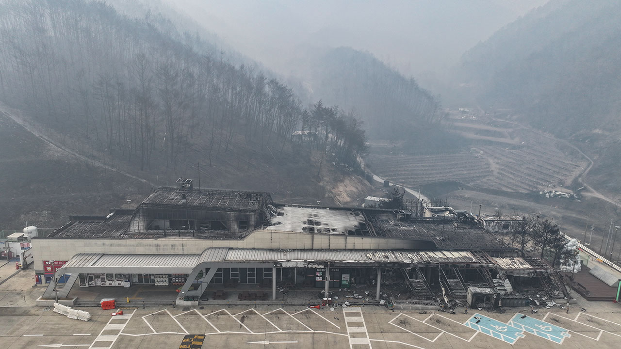 경북 청송서 산불로 80대 여성 사망‥사망자 24명으로 늘어