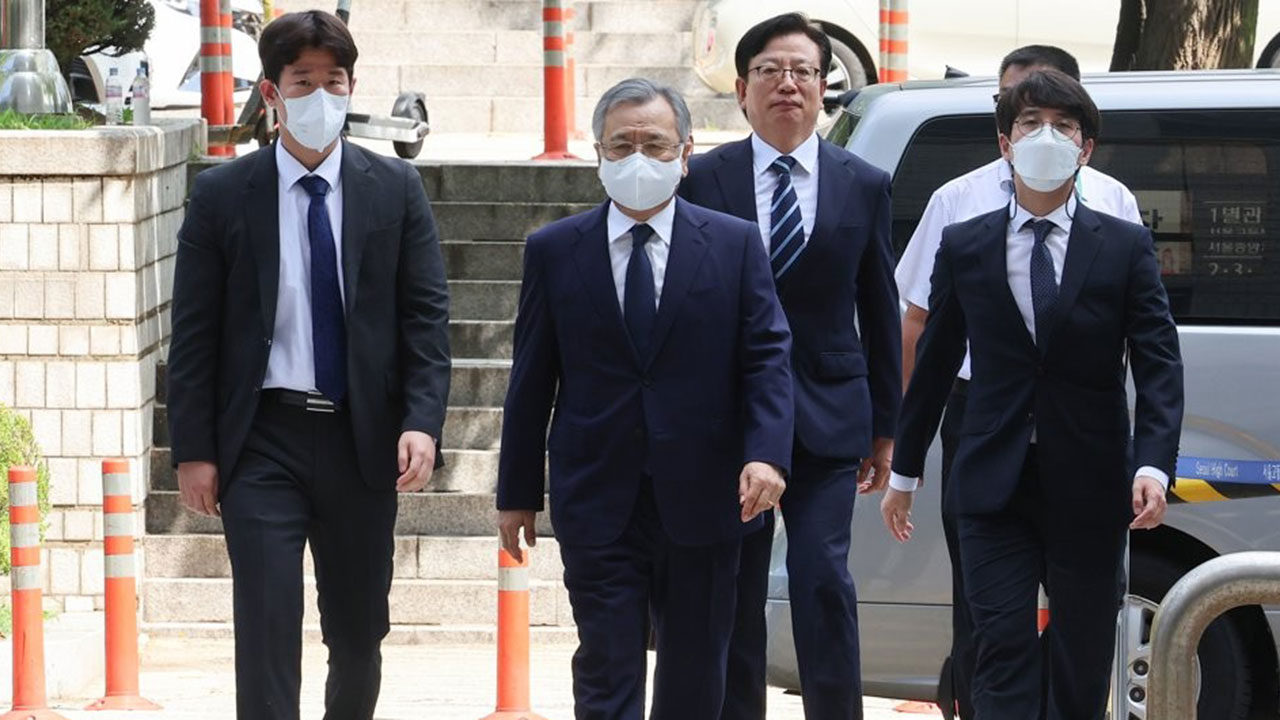 '대장동 일당 로비 의혹' 박영수, 다음달 30일 항소심 첫 재판