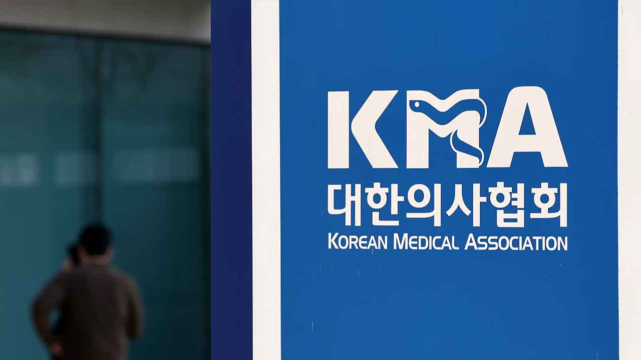 의협 "의료인의 기본권을 시행령으로 제한하는 만행 중지하라"