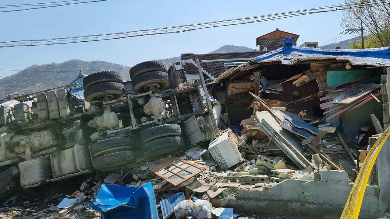 경남 창원에서 만취 레미콘 차량 주택 덮쳐‥1명 사망